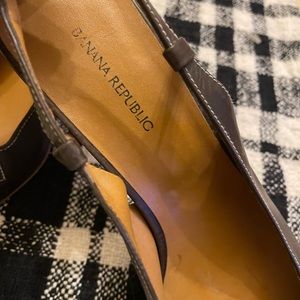 Brown dress shoes Banana Republic close toe, sling back’s woman’s size 7 1/2.